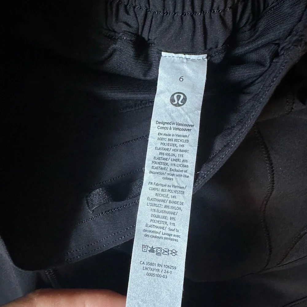 Lululemon Athletica Hotty Hot high rise shorts 2.5” - Picture 2 of 3